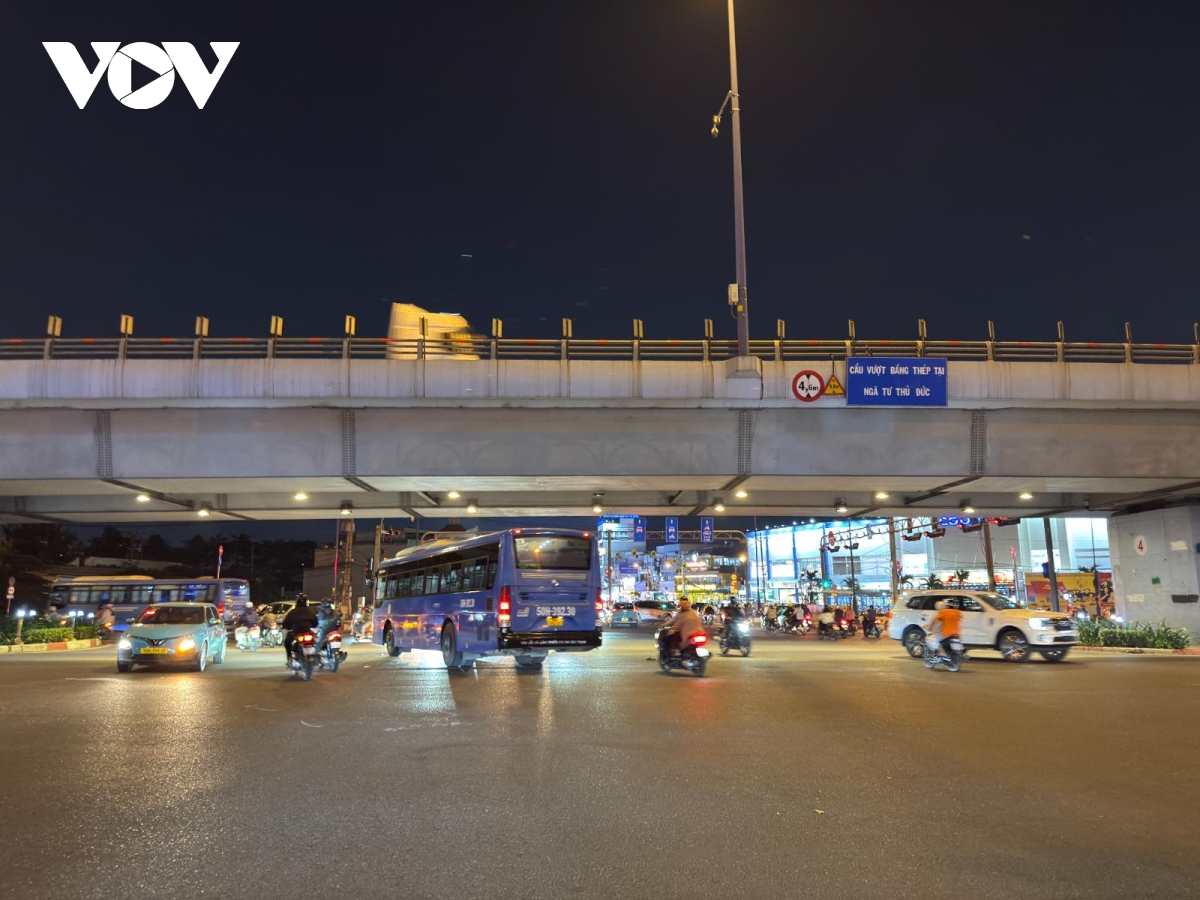 Khoảng lặng giao thông hiếm thấy trong kỳ nghỉ lễ ở TP.HCM